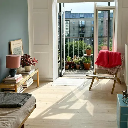 In Pastel Colors With Courtyard Oasis Διαμέρισμα *