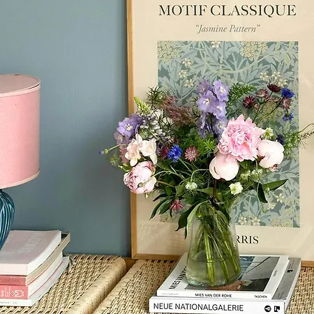In Pastel Colors With Courtyard Oasis Apartman